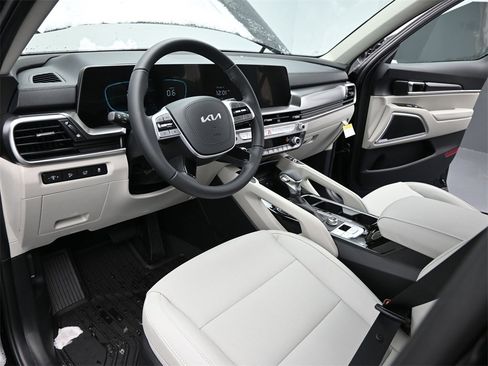 New 2025 Kia Telluride S image 17