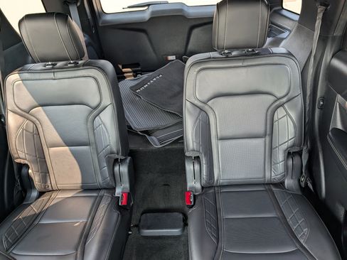 Used 2018 Ford Explorer Platinum AWD/4WD image 13