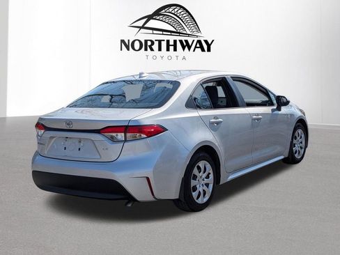 Used 2023 Toyota Corolla LE image 4