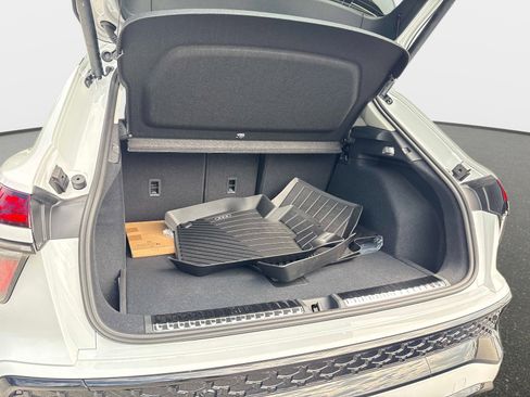 New 2026 Audi Q3 quattro 2.0T AWD/4WD image 9