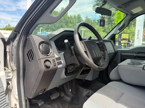 Used 2016 Ford F250 XL w/ XL Appearance Package AWD/4WD image 17
