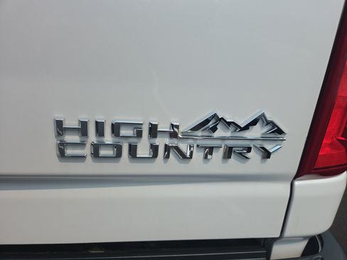 Used 2021 Chevrolet Silverado 2500 High Country w/ Technology Package AWD/4WD image 26
