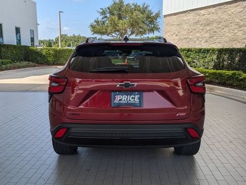 Used 2024 Chevrolet Trax RS w/ Sunroof Package FWD image 7