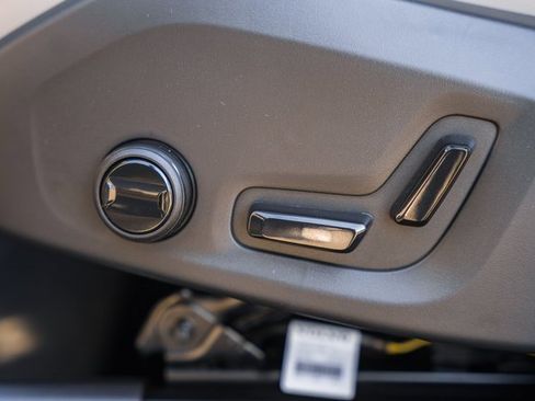 New 2026 Volvo XC60 T8 Plus image 32