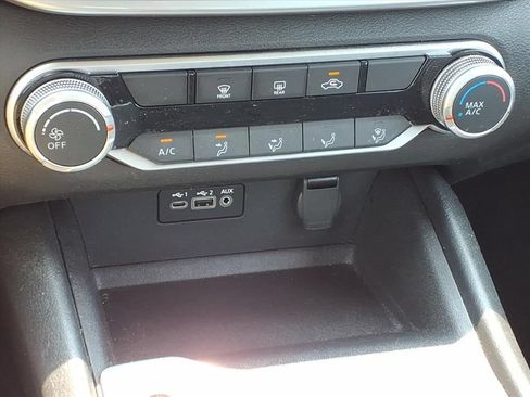 Used 2025 Nissan Altima 2.5 SV FWD image 25