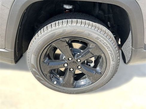 New 2025 Jeep Grand Cherokee L Limited w/ Luxury Tech Group II image 10