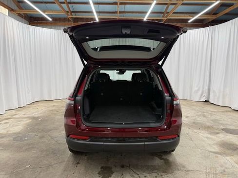 Used 2023 Jeep Grand Cherokee Limited w/ Black Appearance Package image 23