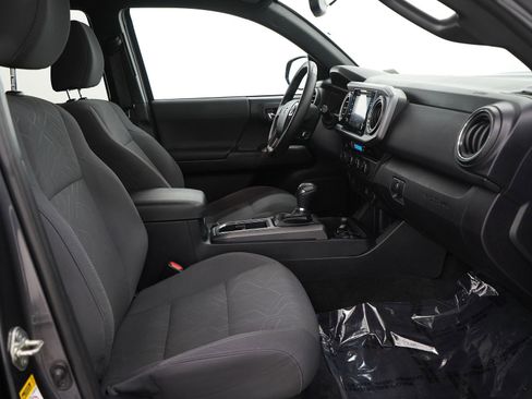 Used 2016 Toyota Tacoma SR5 image 12