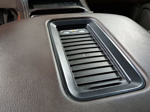 Used 2019 Chevrolet Suburban Premier image 33