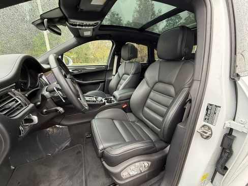 Certified 2024 Porsche Macan GTS image 5