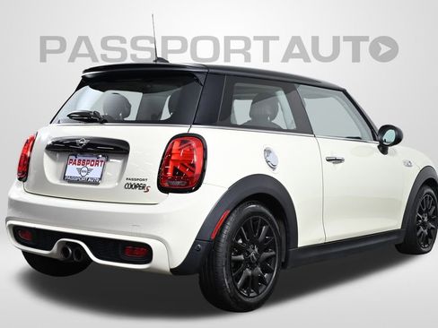 Used 2019 MINI Cooper S w/ Premium Package image 9