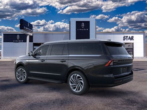 New 2026 Lincoln Navigator L Premier AWD/4WD image 4