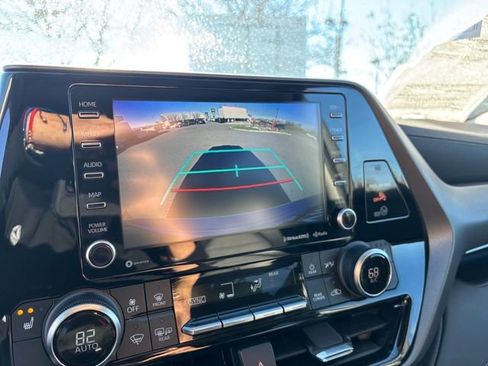 Used 2022 Toyota Highlander XLE image 22