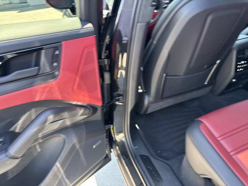 Used 2025 Porsche Cayenne GTS image 9