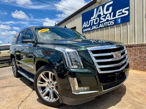 Used 2016 Cadillac Escalade Luxury AWD/4WD image 2