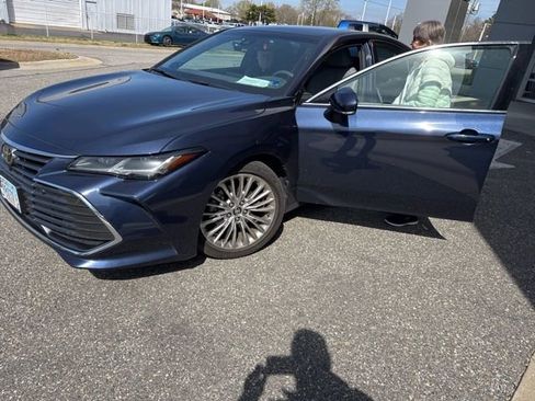Used 2019 Toyota Avalon Limited w/ Advanced Safety Package image 1