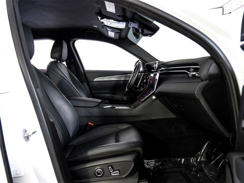 Used 2023 Maserati Grecale GT image 34