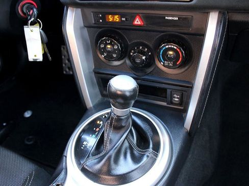 Used 2017 Toyota 86 image 16