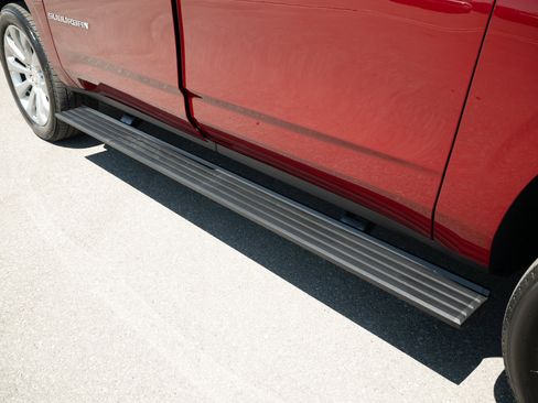 New 2025 Chevrolet Suburban Premier image 11