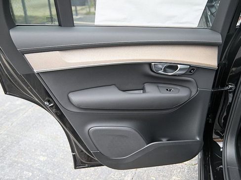 New 2026 Volvo XC90 B6 Plus w/ Protection Package Premier image 20