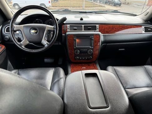 Used 2013 Chevrolet Avalanche LTZ image 24