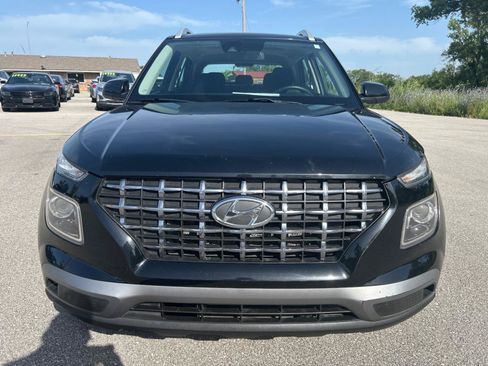 Used 2020 Hyundai Venue SEL w/ Convenience Package FWD image 2