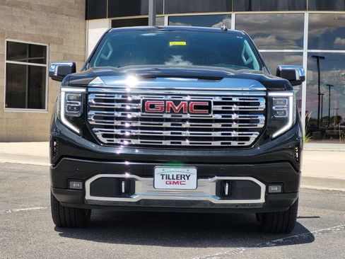 Used 2022 GMC Sierra 1500 Denali w/ Denali Reserve Package AWD/4WD image 3