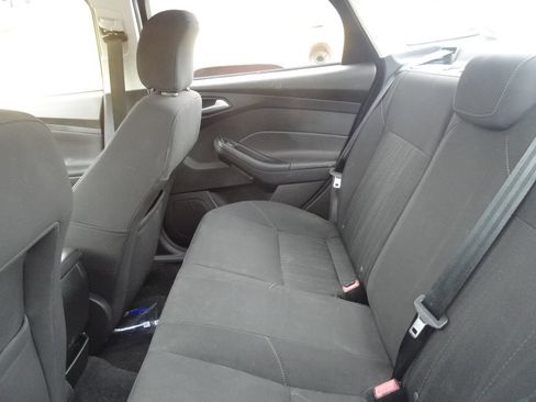 Used 2016 Ford Focus SE FWD image 9