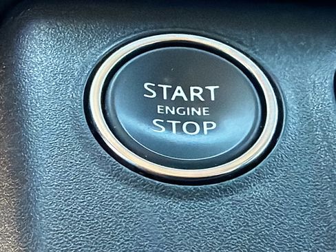 Used 2023 Land Rover Defender 110 S AWD/4WD image 35