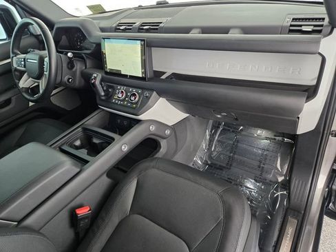 Used 2024 Land Rover Defender 130 X-Dynamic SE AWD/4WD image 18