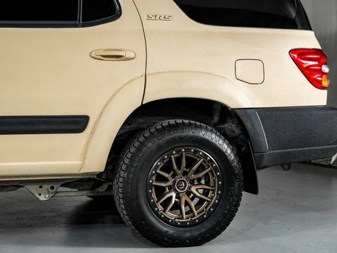Used 2004 Toyota Sequoia SR5 w/ Convenience Pkg RWD image 13