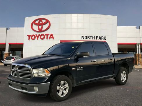 Used 2015 RAM 1500 Classic SLT w/ SLT Plus D￩cor Group image 1