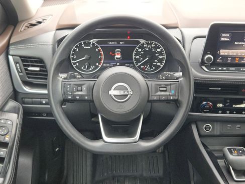 Used 2023 Nissan Rogue SV image 19