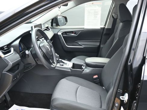 Used 2025 Toyota RAV4 XLE image 16