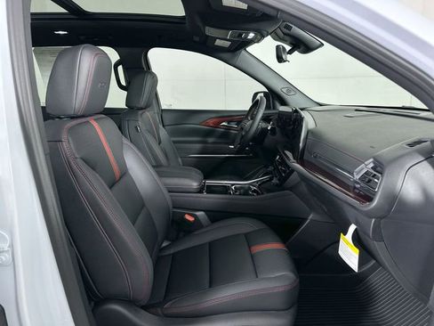 New 2026 Chevrolet Traverse RS w/ LPO, Floor Liner Package AWD/4WD image 29