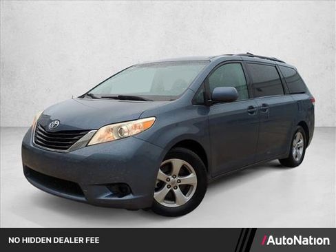 Used 2014 Toyota Sienna LE FWD image 1