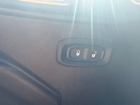 Used 2019 Jeep Wrangler Rubicon AWD/4WD image 18