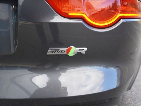 Used 2017 Jaguar F-TYPE R image 16