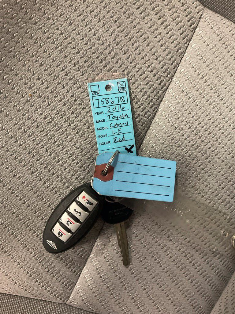 Used 2016 Toyota Camry LE FWD image 33