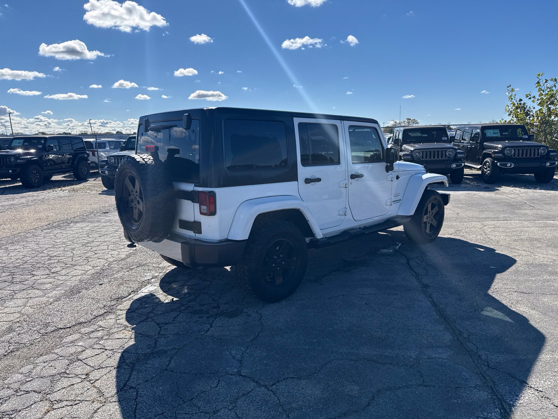 Used 2015 Jeep Wrangler Unlimited Sahara AWD/4WD image 6