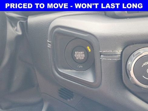 Used 2025 Jeep Wrangler Unlimited Rubicon AWD/4WD image 8