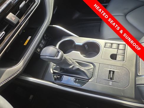 Used 2024 Toyota Highlander XLE image 25