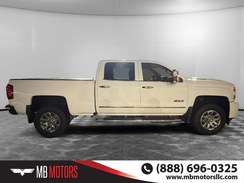 Used 2018 Chevrolet Silverado 3500 LTZ image 2