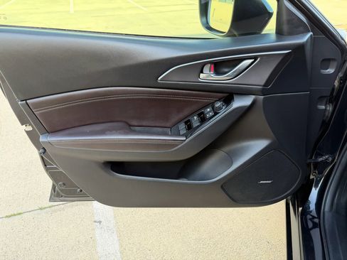 Used 2018 MAZDA MAZDA3 Grand Touring FWD image 11