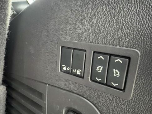 Used 2015 Chevrolet Tahoe LTZ AWD/4WD image 9