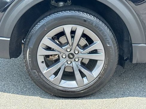 Used 2024 Ford Explorer XLT w/ Equipment Group 202A AWD/4WD image 17