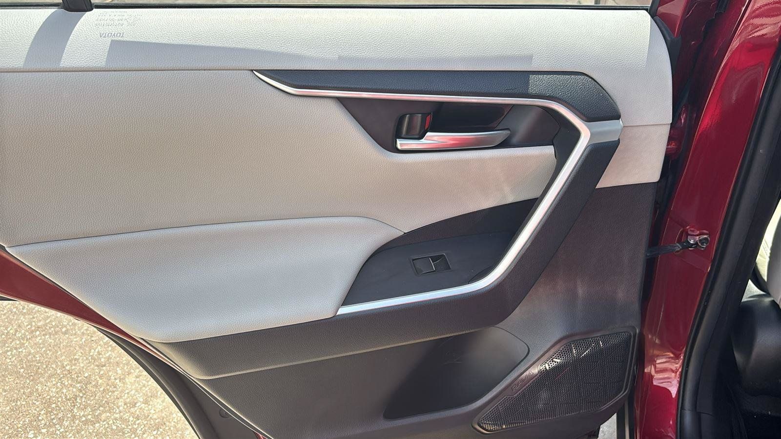Used 2019 Toyota RAV4 XLE Premium FWD image 18