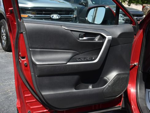 Used 2020 Toyota RAV4 XLE w/ Convenience Package AWD/4WD image 11