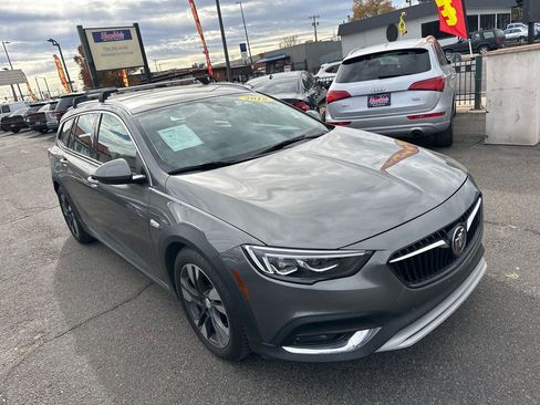 Used 2018 Buick Regal Essence w/ Driver Confidence Package #1 image 5