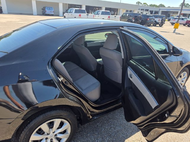 Used 2015 Toyota Corolla LE FWD image 14
